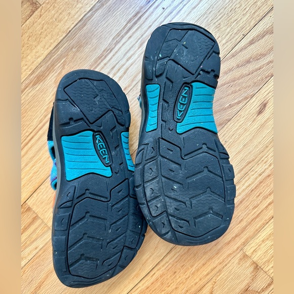 Keen rainbow tie dye sandals size 3 - Picture 2 of 3